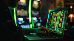 Filipino sports fans watching a live basketball game and placing bets on Arena Kings